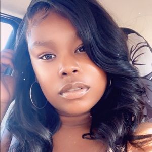 Meet your Posher, Jameshia